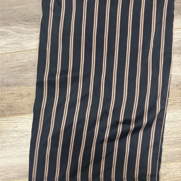 Striped Size Medium Pyjamas - Picture 9 of 15